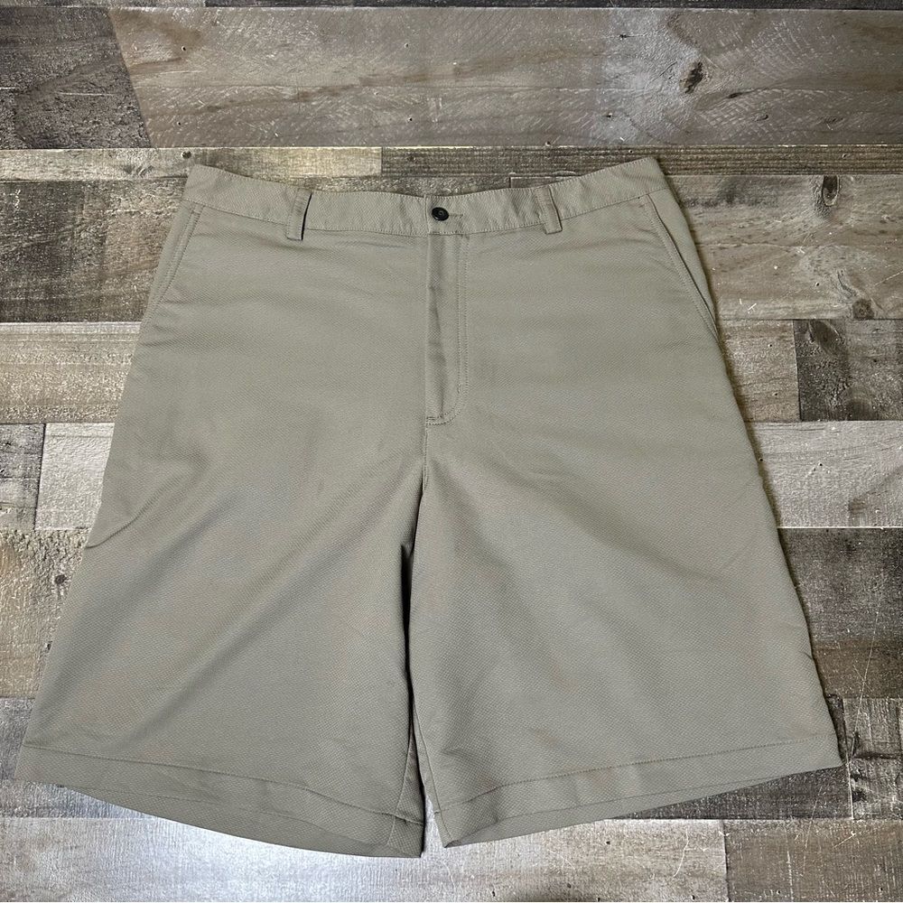 Nike golf fit dry shorts men’s size medium 10” inseam
